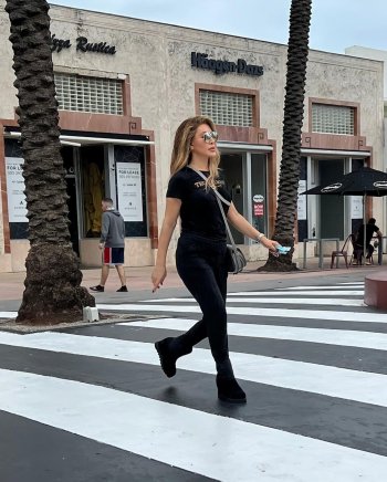 نوال الزغبي بإطلالة كاجوال من ميامي