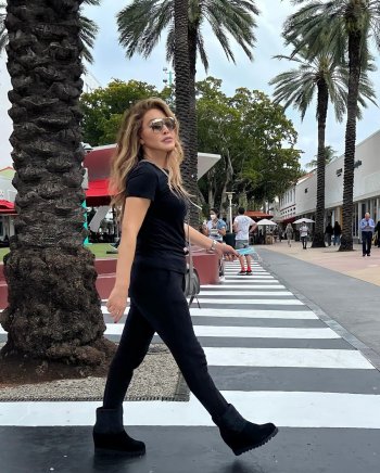 نوال الزغبي بإطلالة كاجوال من ميامي