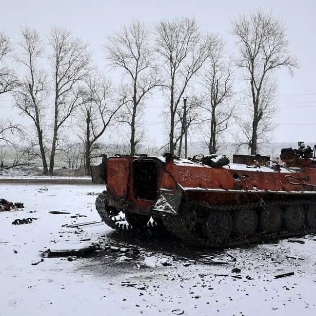 قتلى وتدمير آليات عسكرية مع تواصل المعارك بين الجيشين الروسي والأوكراني

