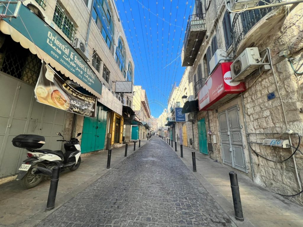 الاضراب الشامل يعمّ محافظة بيت لحم حدادا عل روح الشهيد الطفل محمد رزق شحادة صلاح (14 عاما) 