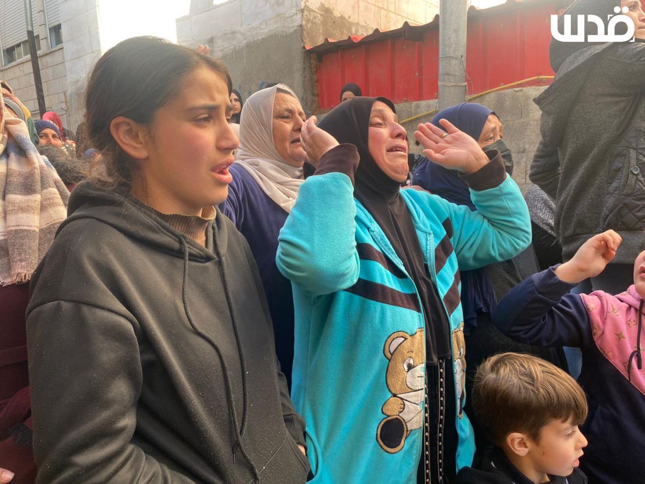 جانب من وداع الطفل محمد شحادة صلاح خلال تشييع جثمانه في بلدة الخضر جنوب بيت لحم
