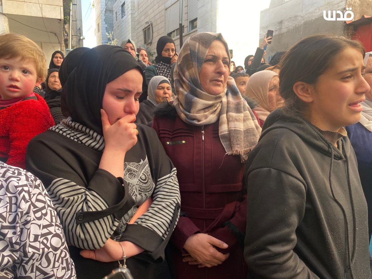 جانب من وداع الطفل محمد شحادة صلاح خلال تشييع جثمانه في بلدة الخضر جنوب بيت لحم
