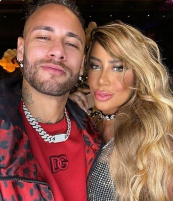 نيمار برفقة شقيقته رافاييلا
