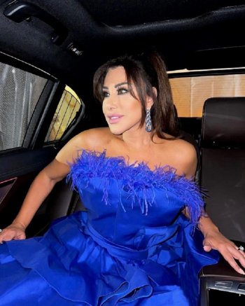 نجوى كرم تتألق بفستان رائع من المصمم طوني ورد