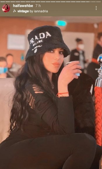 هيفاء وهبي بإطلالة مميزة من مطار باريس