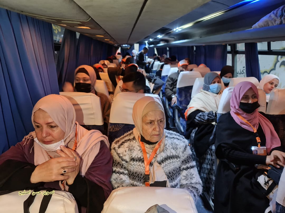 بعد انقطاع لمدة عامين..
📷الفوج الأول من معتمري قطاع غزة يغادر للسعودية