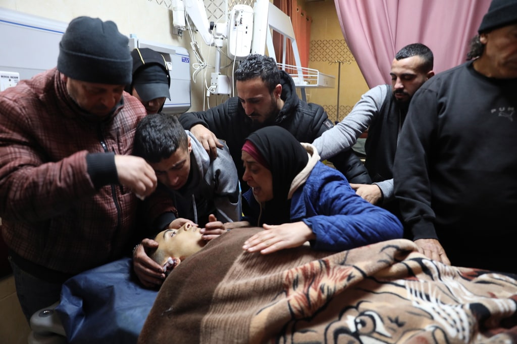 وداع الشهيد الفتى نادر هيثم ريان "17 عامًا" الذي ارتقى برصاص الاحتلال في مخيم بلاطة شرق نابلس.
