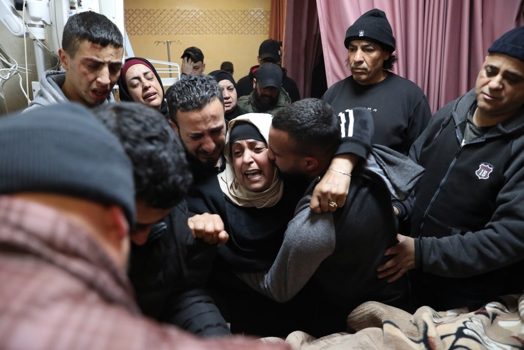 وداع الشهيد الفتى نادر هيثم ريان "17 عامًا" الذي ارتقى برصاص الاحتلال في مخيم بلاطة شرق نابلس.
