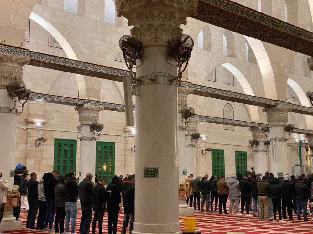 📷آلاف المواطنين يلبون نداء الفجر العظيم بصلاة الفجر في المسجد الأقصى المبارك في جمعة "فجر النصر قريب".