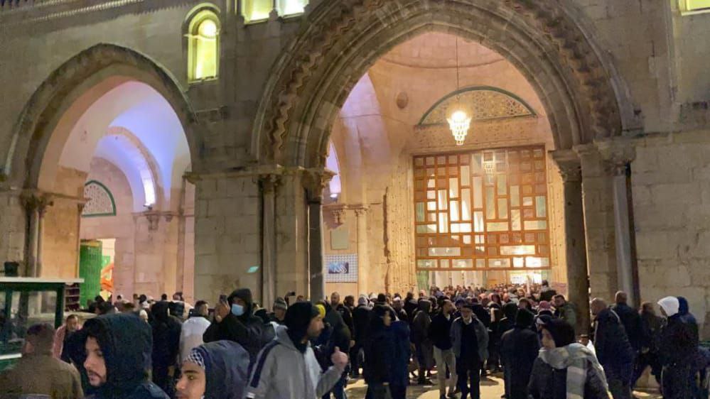 📷آلاف المواطنين يلبون نداء الفجر العظيم بصلاة الفجر في المسجد الأقصى المبارك في جمعة "فجر النصر قريب".