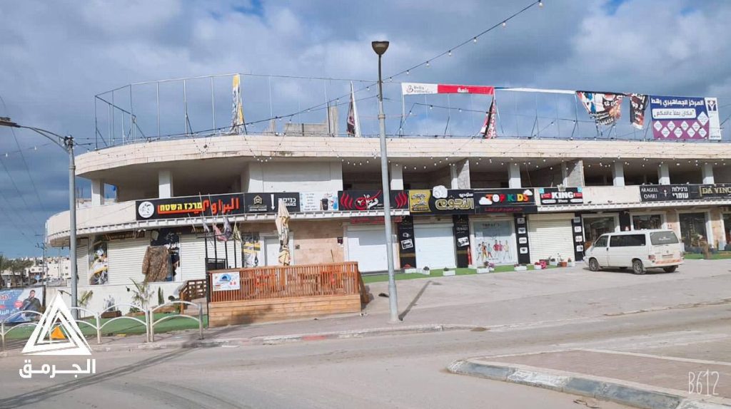 الإضراب الشامل يعم مدينة رهط بالداخل المحتل احتجاجاً على ارتقاء الشاب سند الهربد
