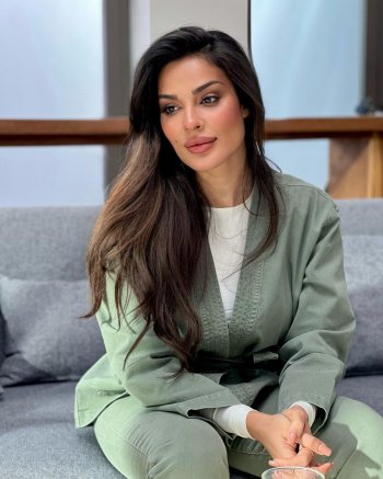 نادين نسيب نجيم بإطلالة رائعة
