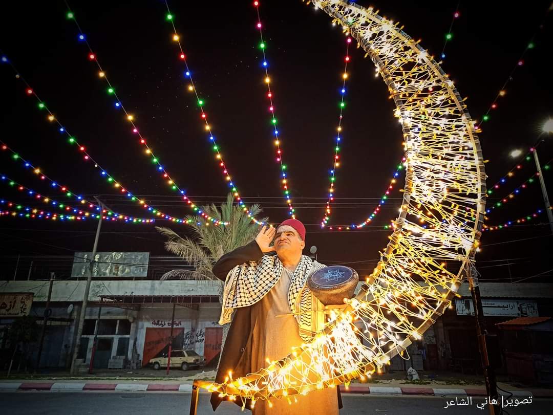بالهاتف.. المسحراتي نزار الدباس "سوري من أصول فلسطينية" يوقظ الناس للسحور
