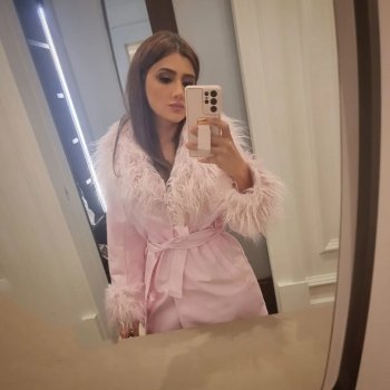 مي عمر تتألق بإطلالة جميلة