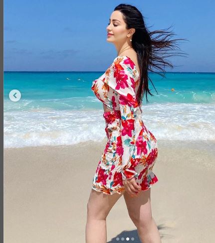 نسرين طافش تظهر على البحر بإطلالة ساحرة