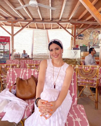 نسرين طافش بفستان أبيض وإطلالة رائعة