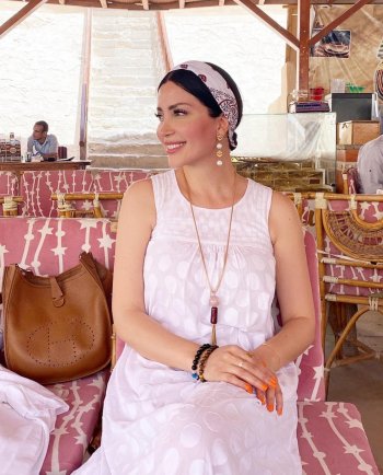 نسرين طافش بفستان أبيض وإطلالة رائعة