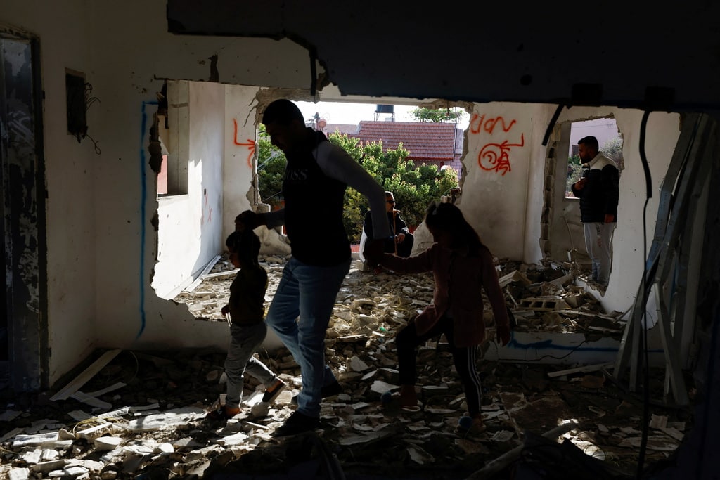 الاحتلال يفجر منزل الأسير جرادات في جنين  