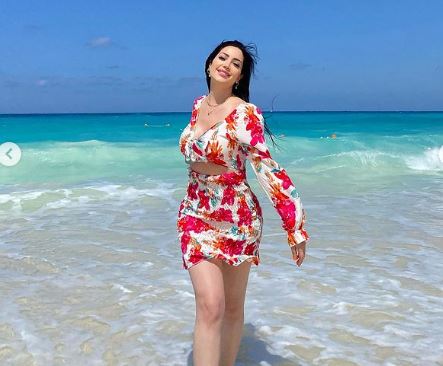 نسرين طافش تظهر على البحر بإطلالة ساحرة