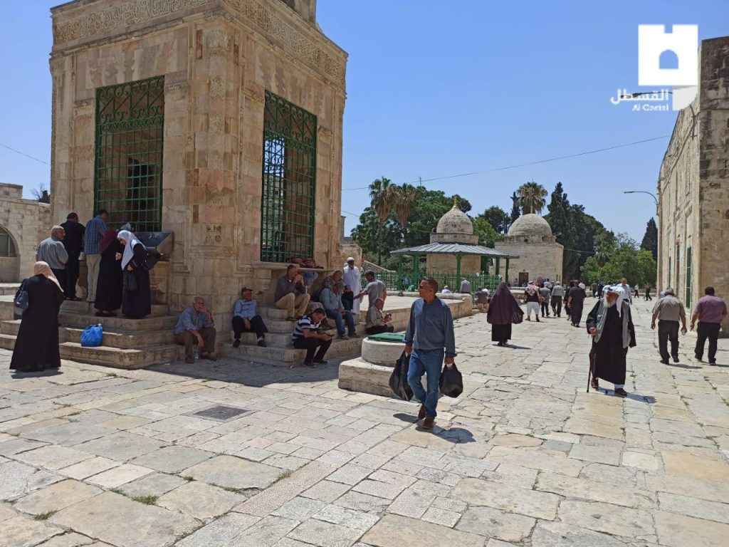 📷الأجواء هذه الأثناء في المسجد الأقصى مع بدء توافد المصلين لأداء صلاة الجمعة