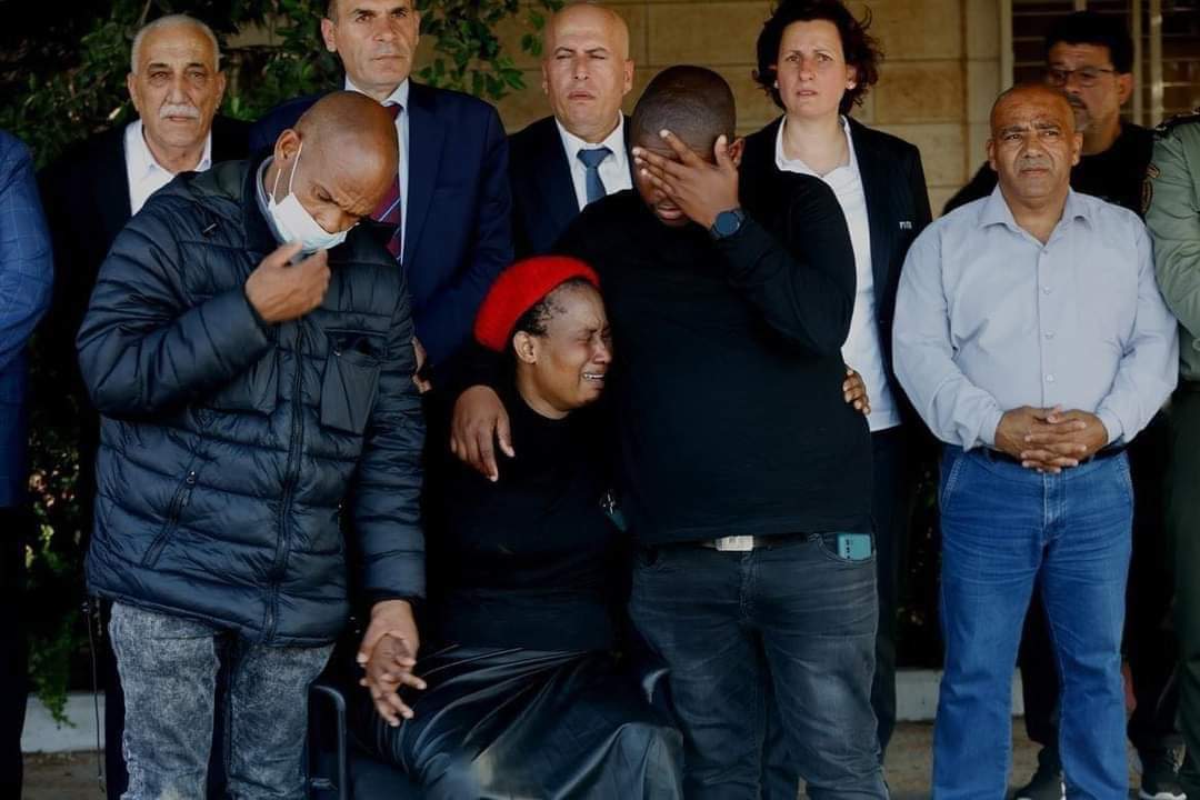 مراسم تشييع رسمية وشعبية لجثمان الطفل كابيلو جوني ماليسا، لاعب
