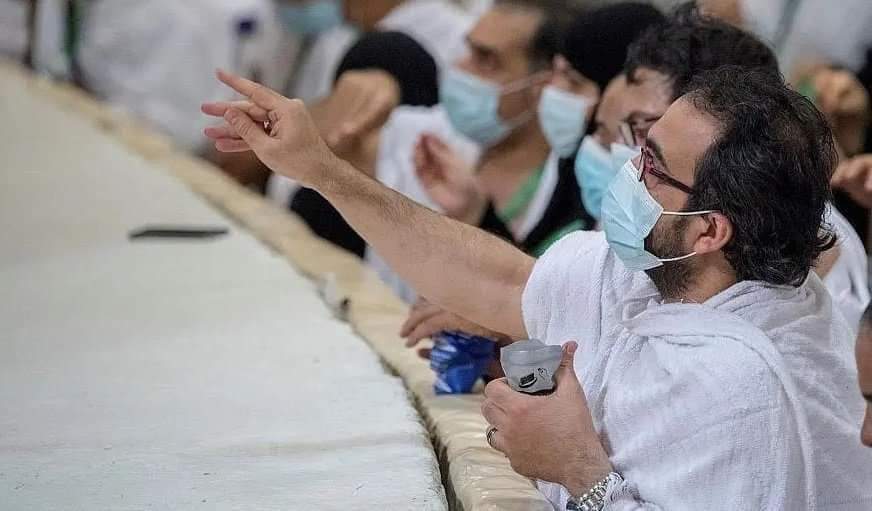 📷الحجاج يواصلون أداء المناسك برمي الجمرات بأول أيام التشريق