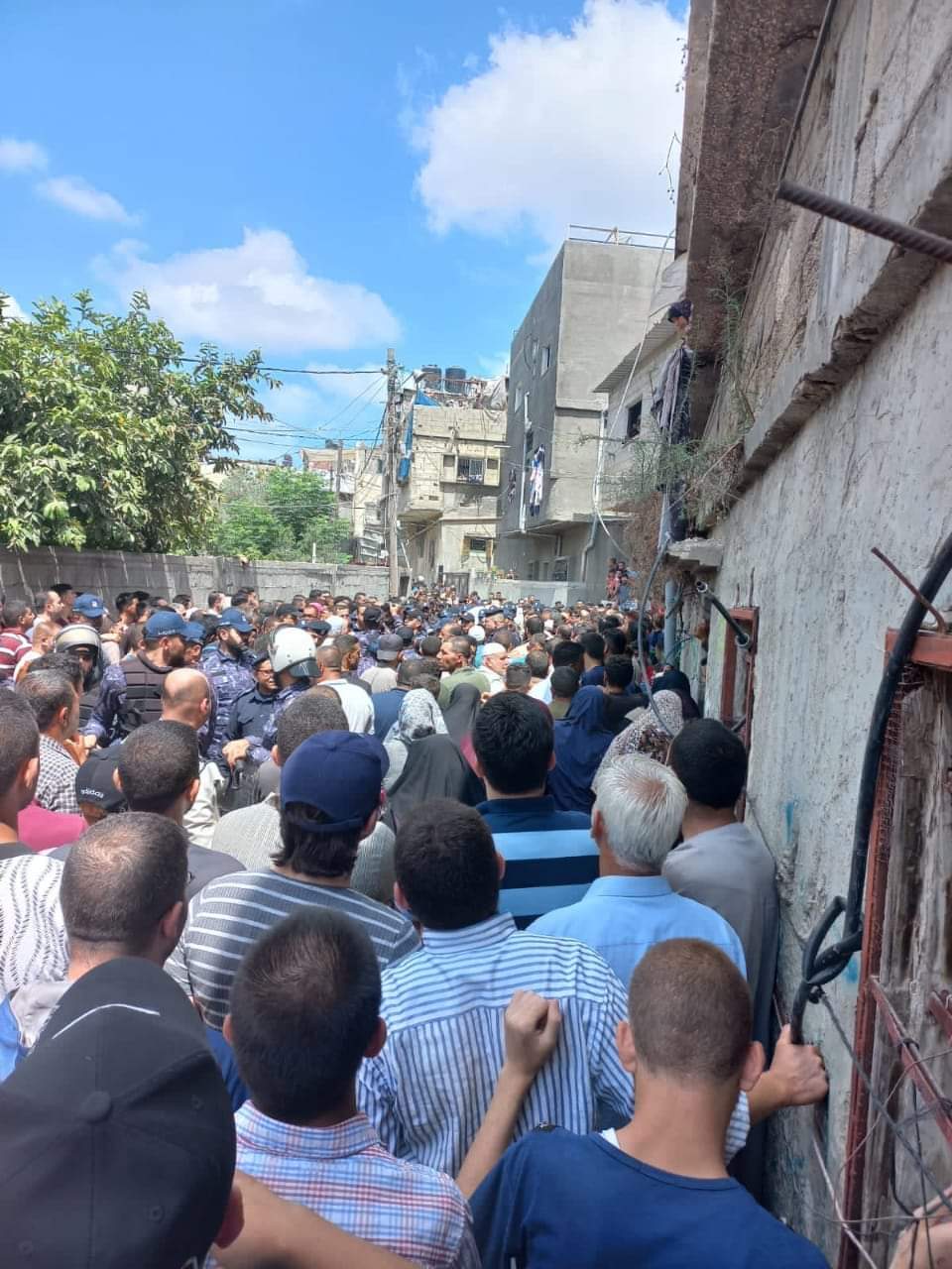 📷بدء مراسم تشييع جثامين عائلة دردونة من شمال غزة وسط اجراءات أمنية مشددة