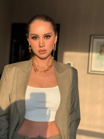 ياسمين رئيس بإطلالة تحبس الأنفاس