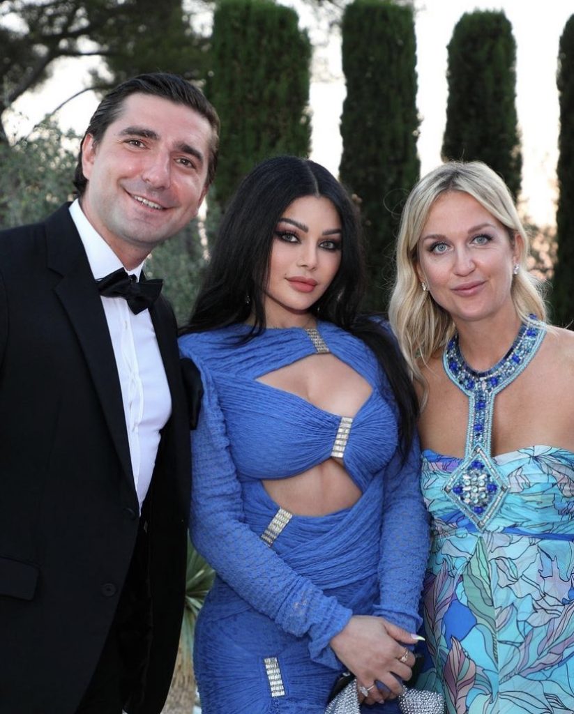 هيفاء وهبي تتألق بعيد ميلاد صديقتها بإطلالة مذهلة