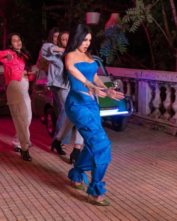 هيفاء وهبي بإطلالة ساحرة من كليب أغنيتها "تيجي"