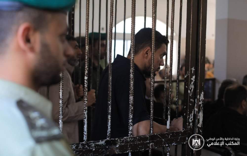 📷جانب من جلسة المحكمة العسكرية الدائمة بهيئة القضاء العسكري والتي قضت بالإعدام رمياً بالرصاص
