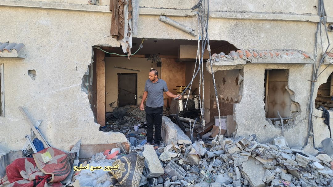 📷صور مواطنون يتفقدون آثار العدوان الإسرائيلي على قطاع غزة
