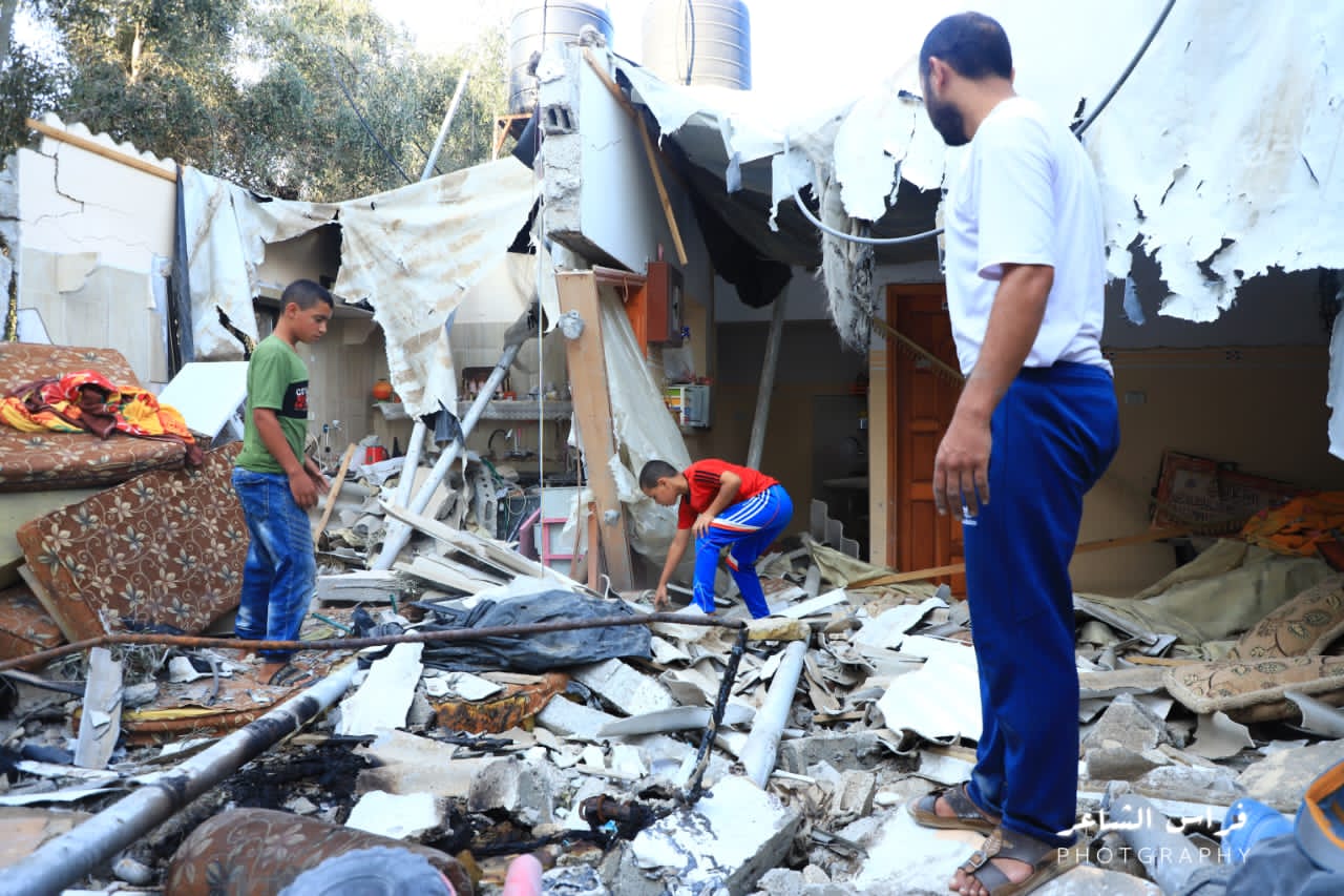 📷مشاهد من الدمار التي لحقت بمنزل عرادة في مدينة رفح بسبب قصفه من قبل الاحتلال