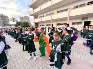 📷مهرجون يشاركون في نشاط تفريغ نفسي وترفيهي للطلبة في مدارس قطاع غزة