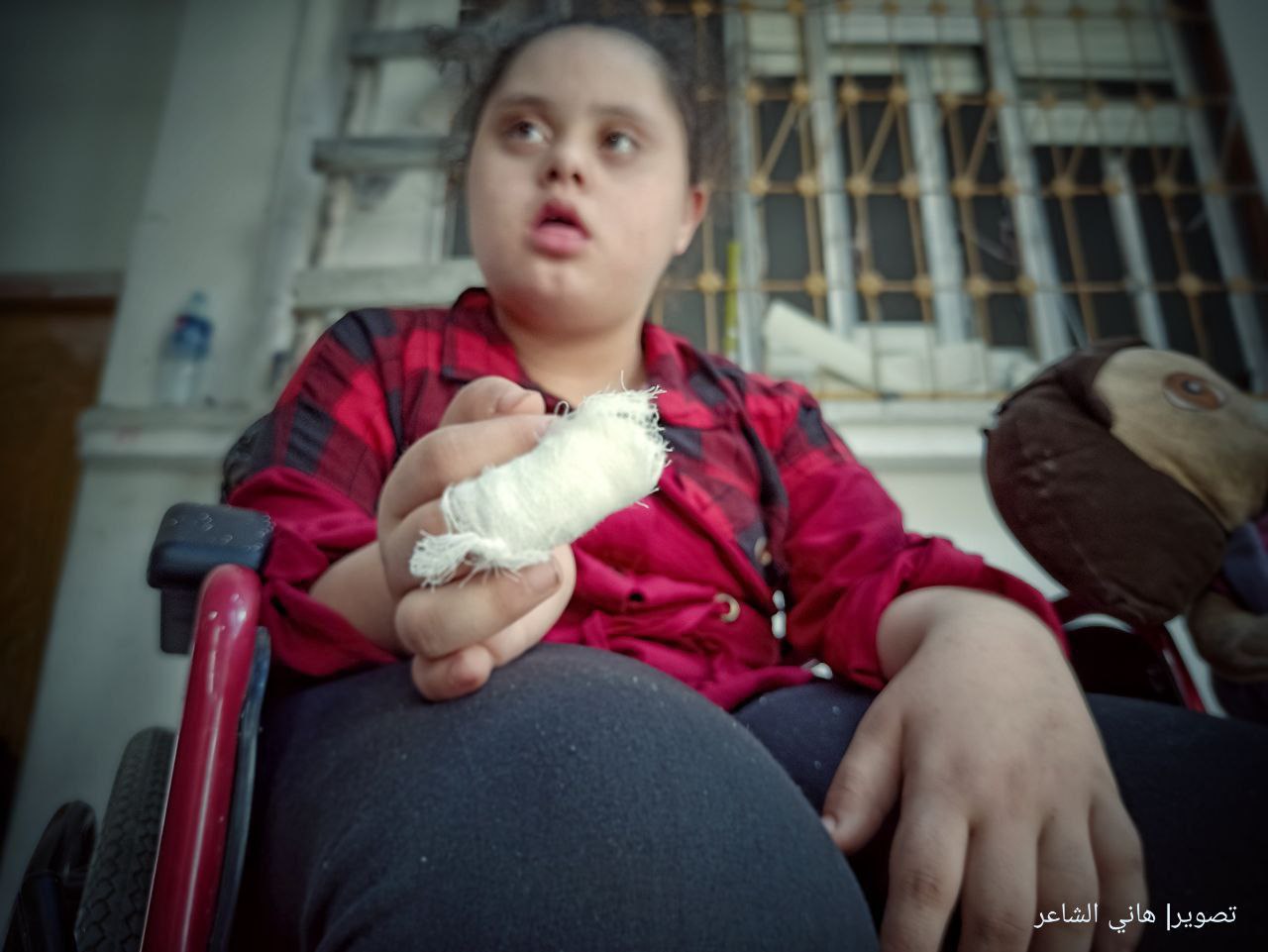 📷"حلا فلفل".. طفلة من "متلازمة الحب" تفقد غرفتها وألعابها وكرسيها المتحرك إثر قصف الاحتلال لمنزلها
