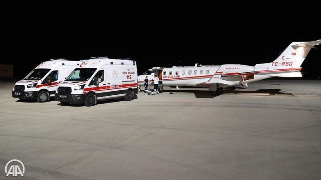 📷صور |الطفلة الفلسطينية رهف وشقيقها محمد يصلان تركيا وذلك من أجل تلقي العلاج
