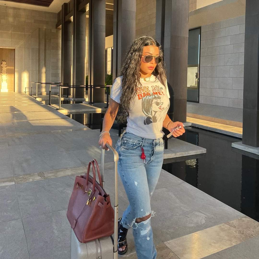 هيفاء وهبي "أحبني أو اتركني"