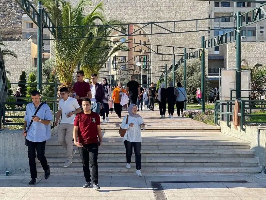 طلاب جامعة النجاح يعودون الى مقاعد الدراسة