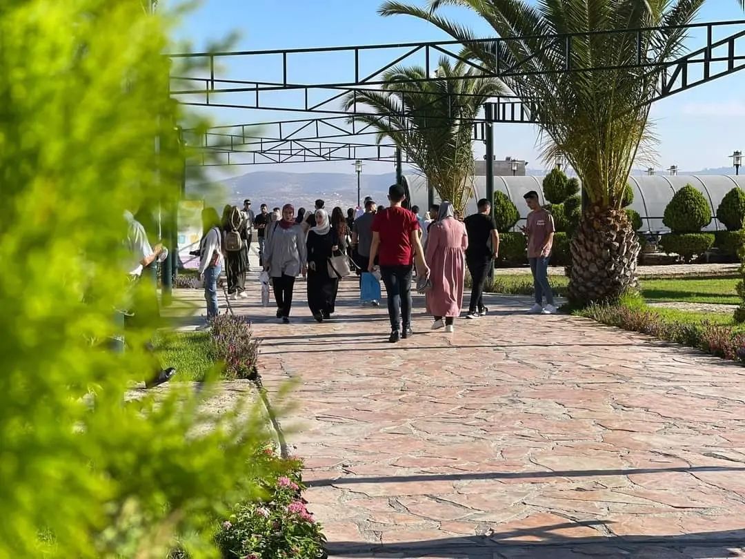 طلاب جامعة النجاح يعودون الى مقاعد الدراسة