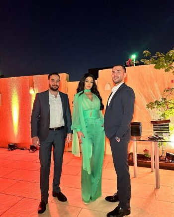هيفاء وهبي تتألق بالأخضر من عشاء القنصل زياد رياشي في الرياض