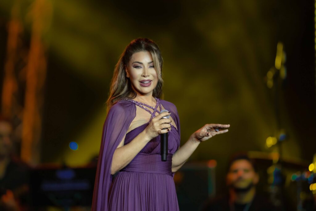 إطلالة ملكية لـ نوال الزغبي في حفلها بالشارقة