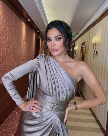 نادين نسيب نجيم تتألق بفستان رائع من تصميم زهير مراد