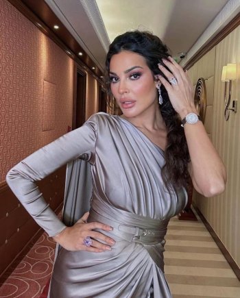 نادين نسيب نجيم تتألق بفستان رائع من تصميم زهير مراد