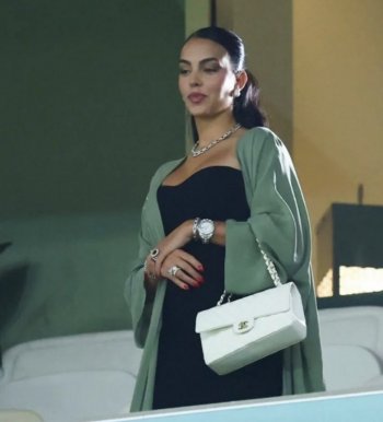 جورجينا رودريغيز بإطلالة خليجية مميزة