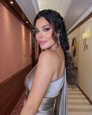 نادين نسيب نجيم تتألق بفستان رائع من تصميم زهير مراد