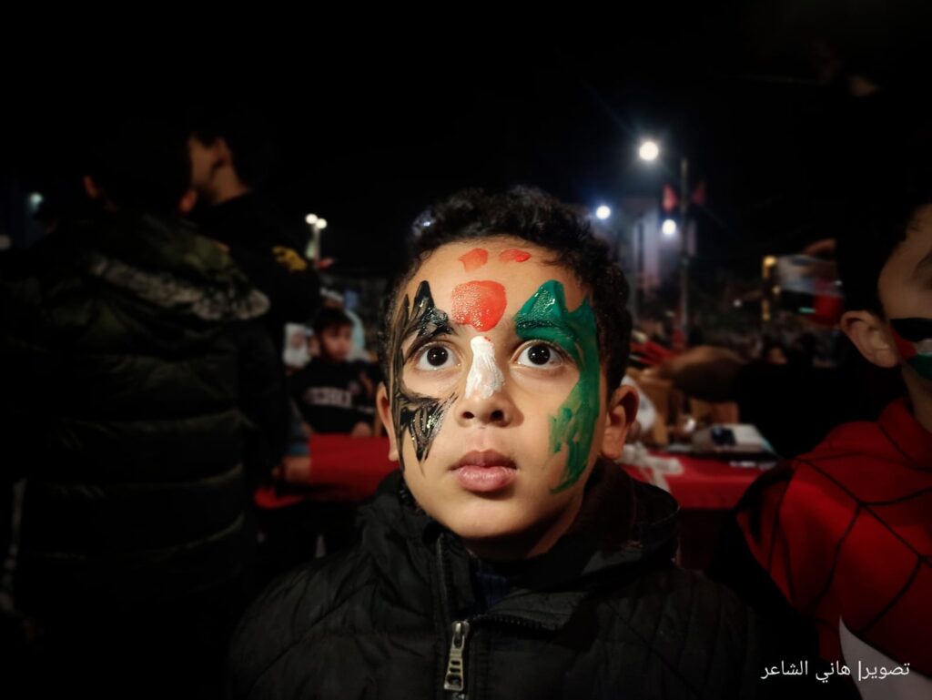 جماهير محافظة خان يونس جنوبي قطاع غزة تستعد لمشاهدة مباراة المغرب
