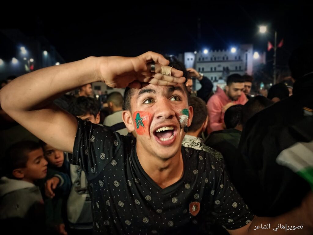 جماهير محافظة خان يونس جنوبي قطاع غزة تستعد لمشاهدة مباراة المغرب
