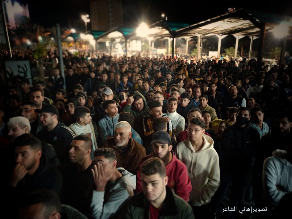 كأس العالم| حشود كبيرة تشاهد مباراة المغرب وسط محافظة خان يونس
