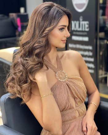 عارضة الأزياء الإيرانية ماهلاغا جابري بإطلالة مميزة وهادئة من الرياض