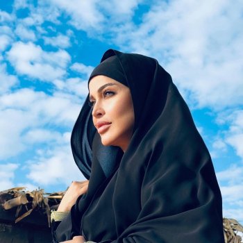 جومانا مراد بالحجاب الأسود